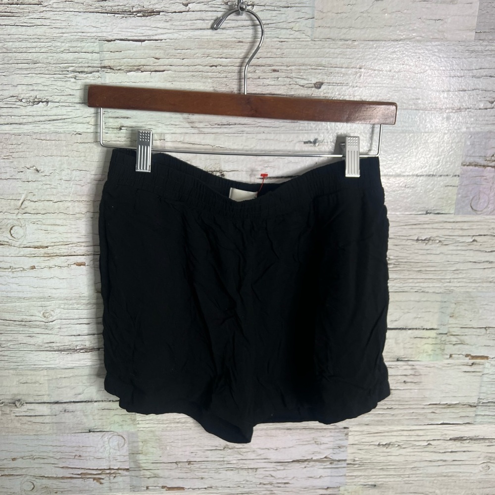 Aritzia Wilfred free black rayon shorts size small with pockets